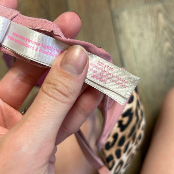 VS pink bra - Picture 2 of 2